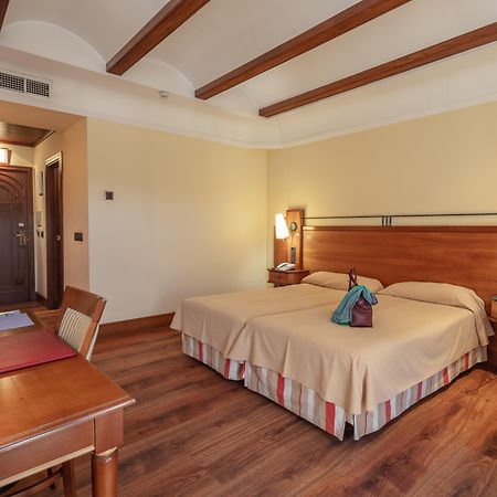 Hotel Abades グアディクス エクステリア 写真