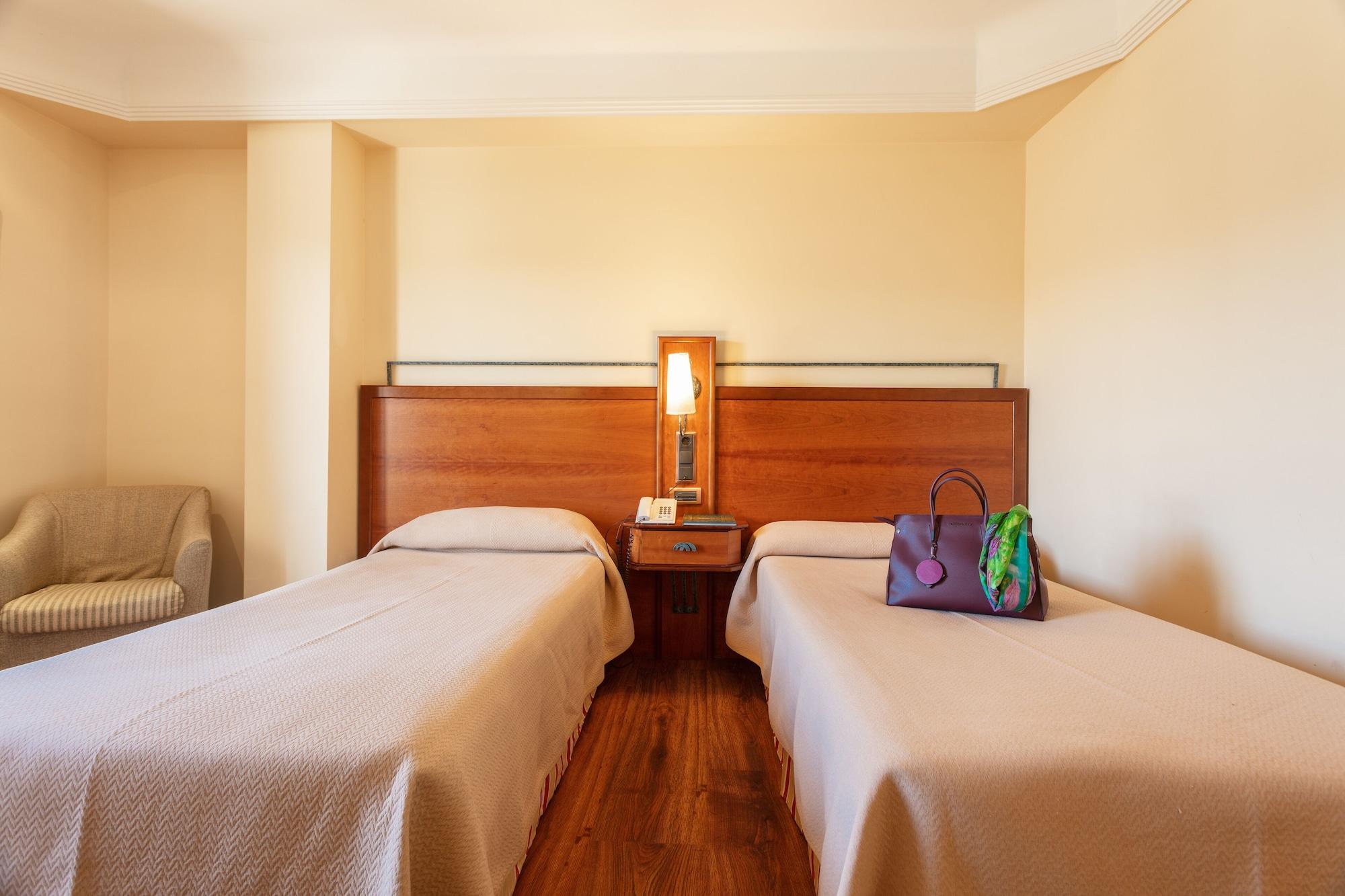 Hotel Abades グアディクス エクステリア 写真